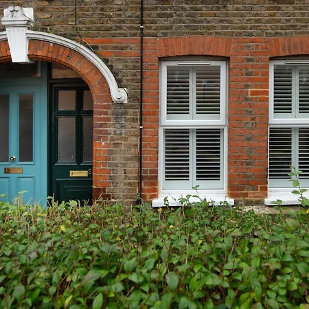 Victorian 2Br Apartment, King Beds, Fast Wifi, Near Shops, Cafes & Transport, E17 London Exterior photo