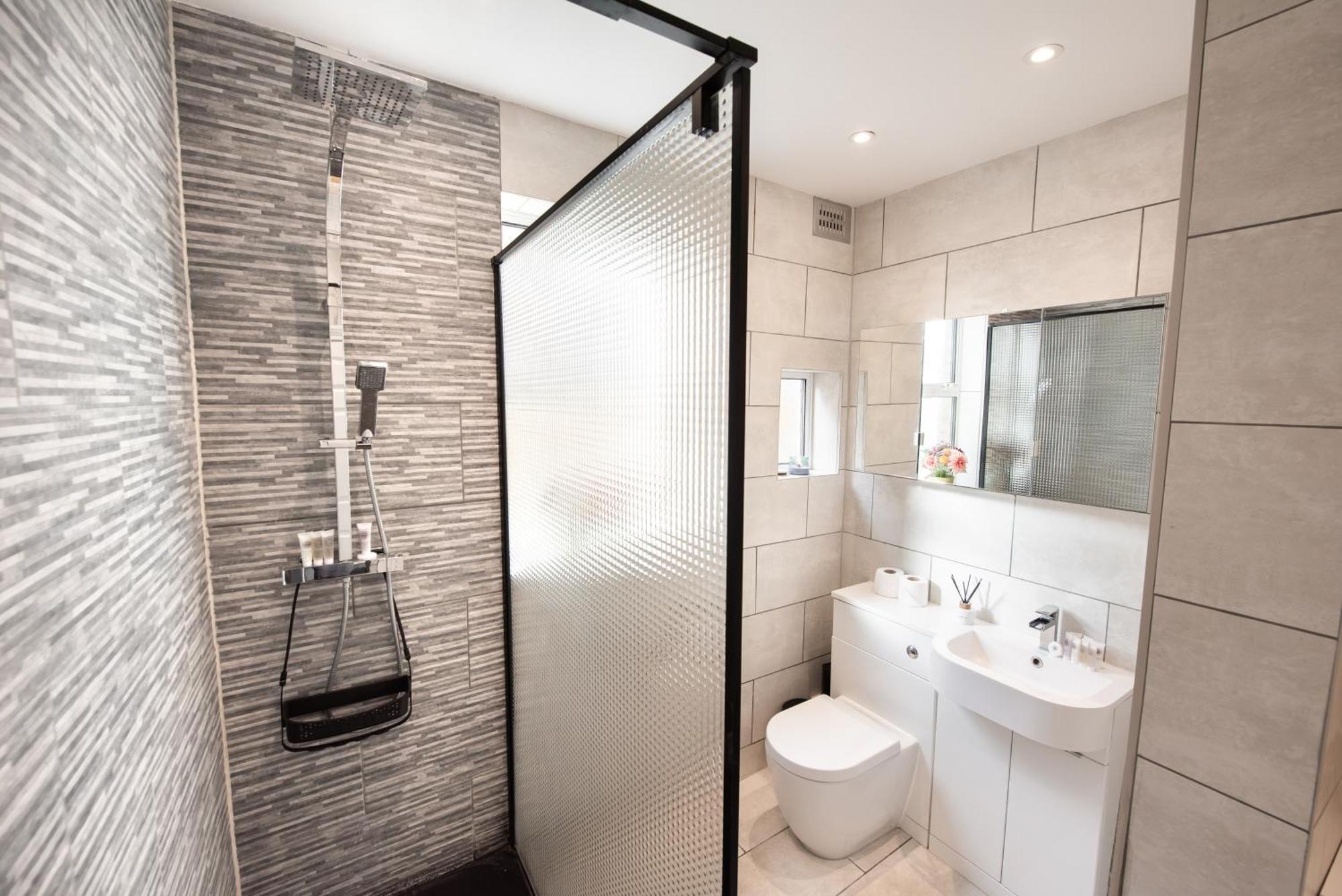 Victorian 2br Apartment, King Beds, Fast Wifi, Near Shops, Cafes & Transport, E17 Appartement Londres