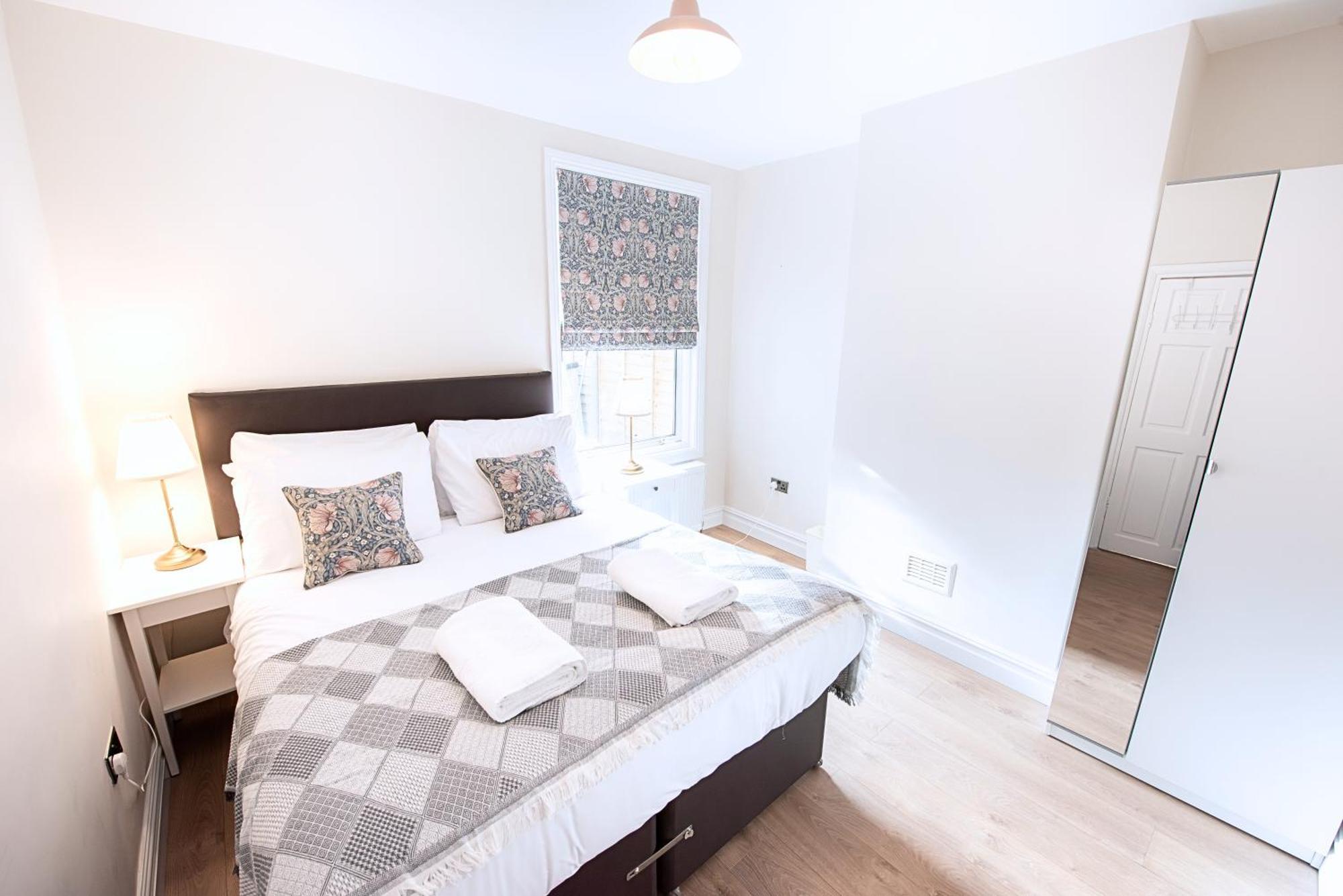 Victorian 2br Apartment, King Beds, Fast Wifi, Near Shops, Cafes & Transport, E17 Appartement Londres