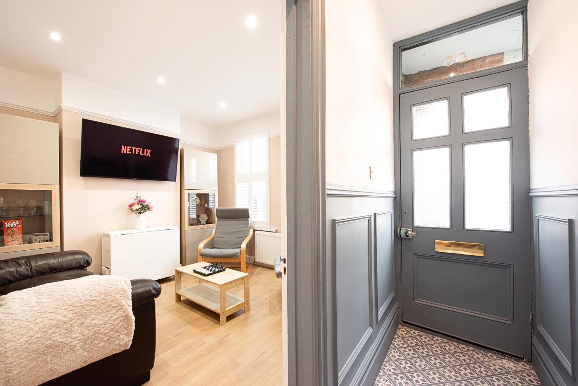 Victorian 2br Apartment, King Beds, Fast Wifi, Near Shops, Cafes & Transport, E17 Appartement Londres